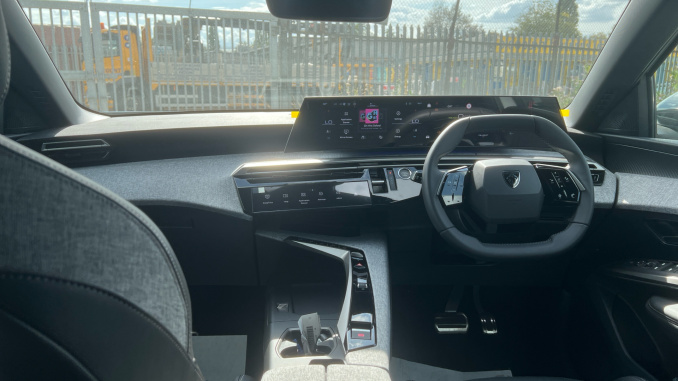 Peugeot 3008 157kW Allure 73kWh 5dr Auto Electric Estate - Image 10